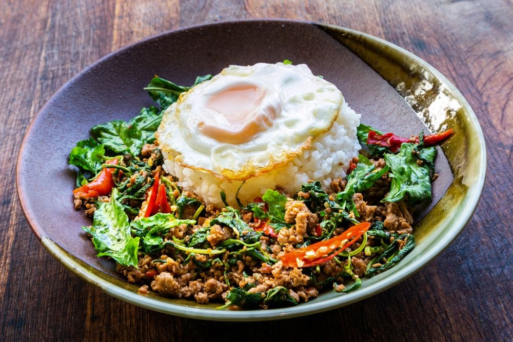 สูตรผัดกะเพราหมูสับ วิธีทำแบบแห้ง หอมกลิ่นกระทะ !