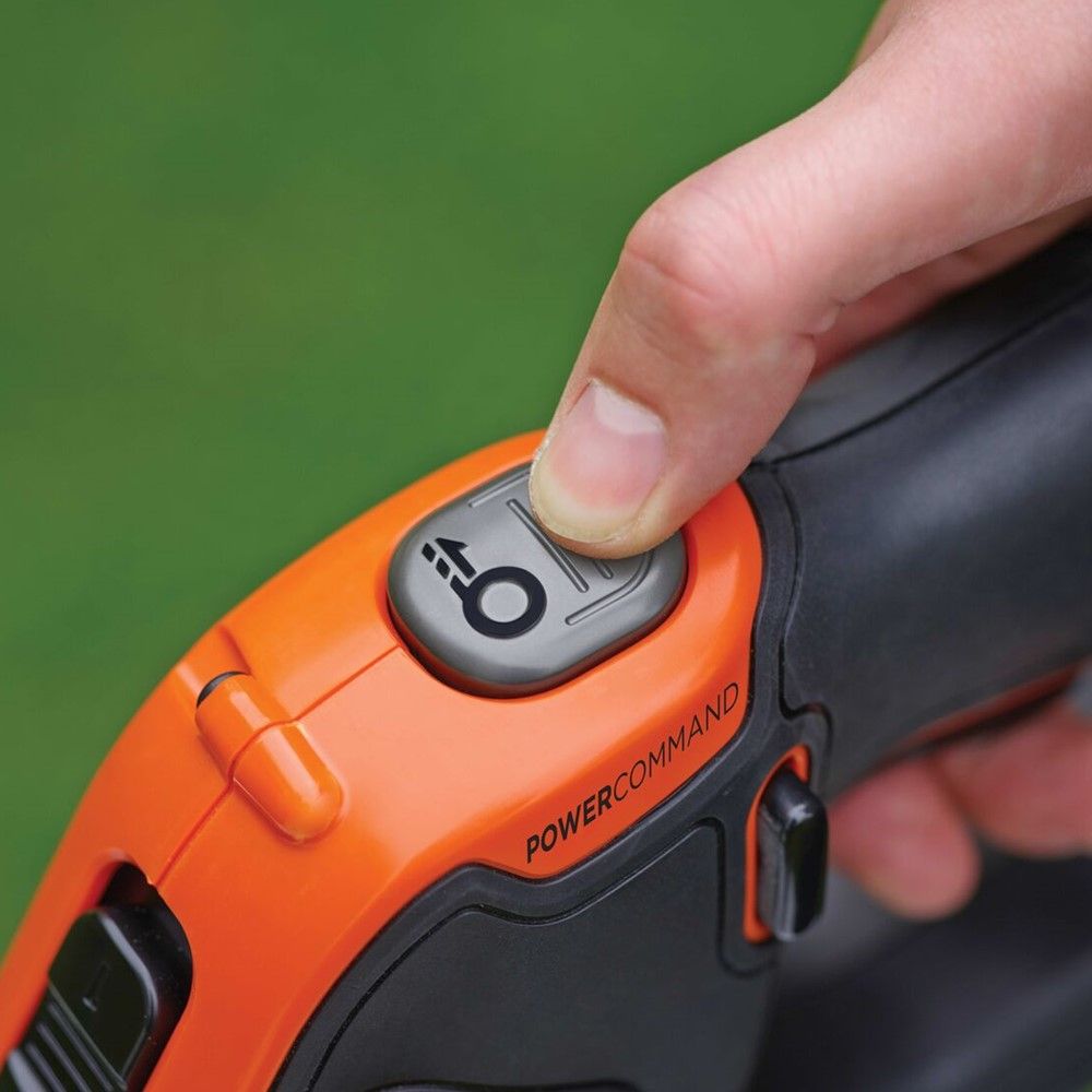 BLACK DECKER เครื่องเล็มหญ้าไร้สาย STC1820EPCF-B1