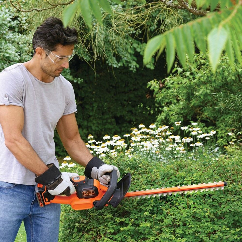 BLACK DECKER เครื่องตัดแต่งพุ่มไม้ไร้สาย 18V